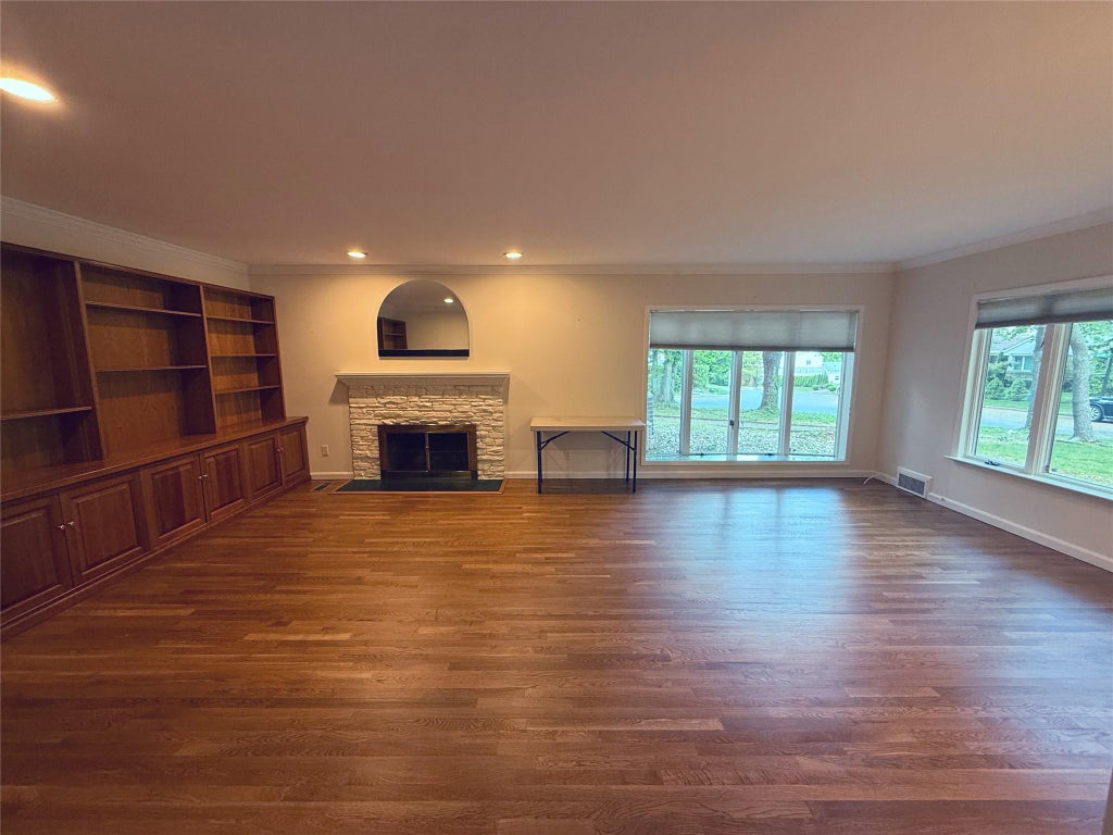 11 of 33 - 17 Hilltop Drive, Great Neck, NY