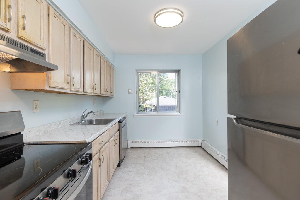 7 of 13 - 52-54 Blydenburg Avenue, Smithtown, NY