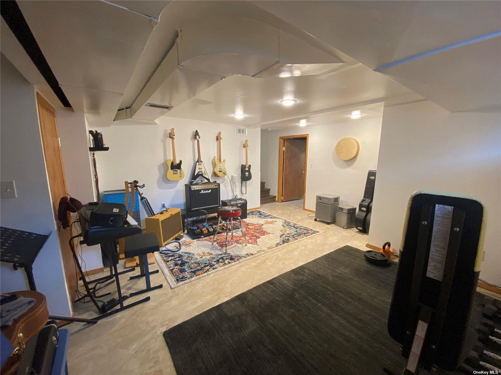 18 of 25 - 23 Duncan Lane, Huntington, NY