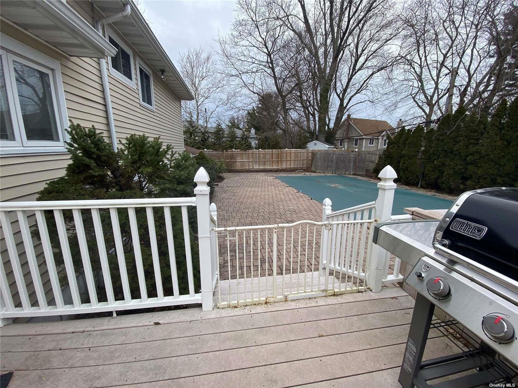 21 of 25 - 23 Duncan Lane, Huntington, NY