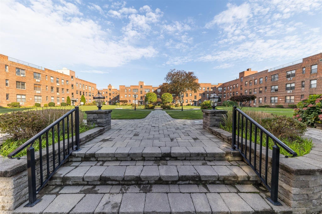 11 of 14 - 1 Jefferson Avenue # K11, Rockville Centre, NY