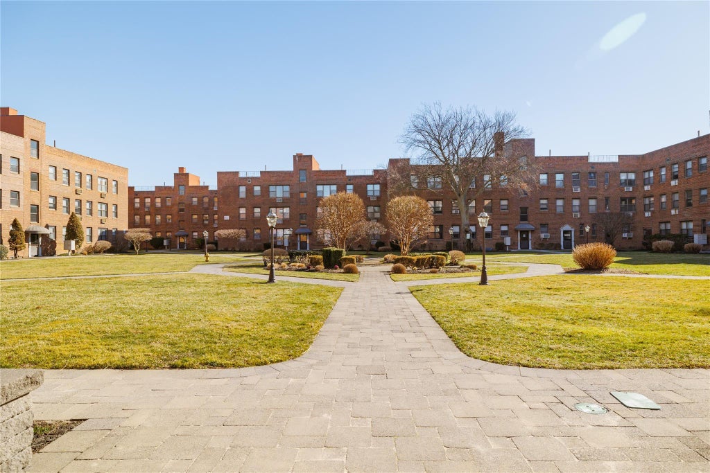 12 of 14 - 1 Jefferson Avenue # K11, Rockville Centre, NY