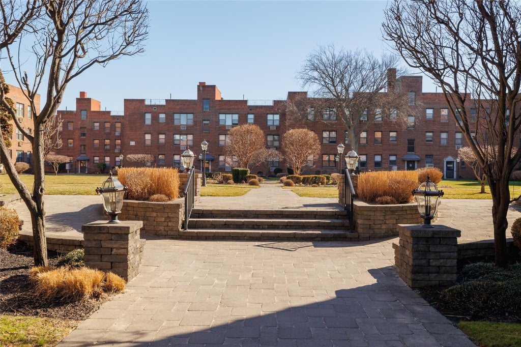 13 of 14 - 1 Jefferson Avenue # K11, Rockville Centre, NY