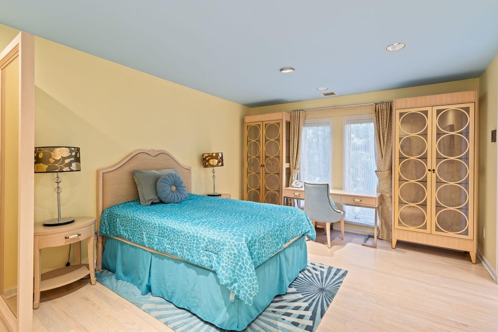 27 of 50 - 19 Mallard Drive, Lloyd Neck, NY