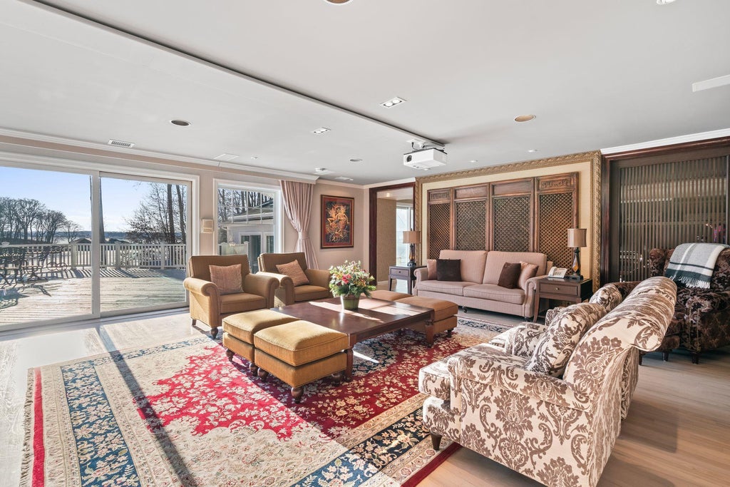 31 of 50 - 19 Mallard Drive, Lloyd Neck, NY