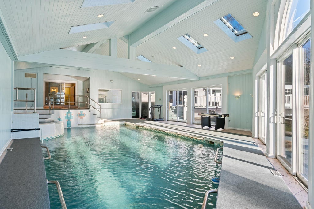 37 of 50 - 19 Mallard Drive, Lloyd Neck, NY
