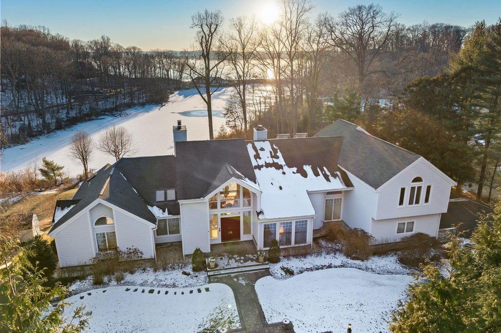 3 of 50 - 19 Mallard Drive, Lloyd Neck, NY