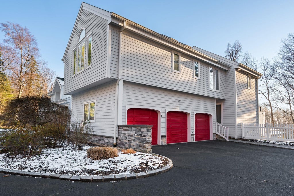 44 of 50 - 19 Mallard Drive, Lloyd Neck, NY