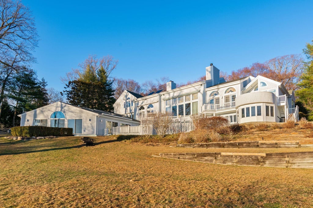 47 of 50 - 19 Mallard Drive, Lloyd Neck, NY