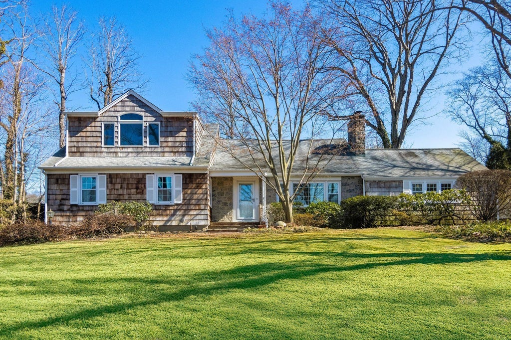 1 of 23 - 16 Russet Lane, Huntington, NY