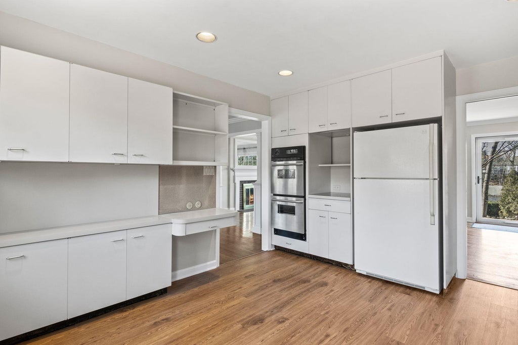11 of 23 - 16 Russet Lane, Huntington, NY