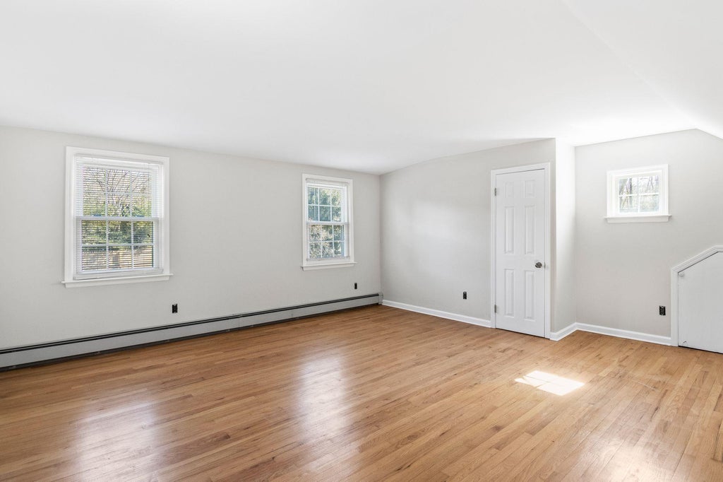 16 of 23 - 16 Russet Lane, Huntington, NY