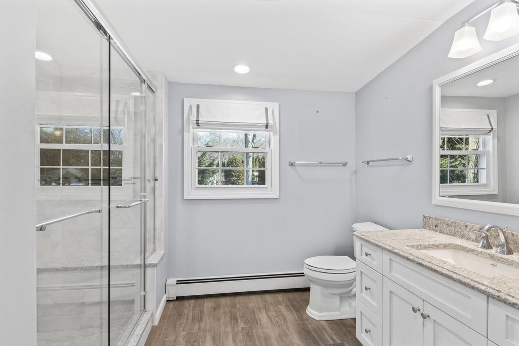 17 of 23 - 16 Russet Lane, Huntington, NY