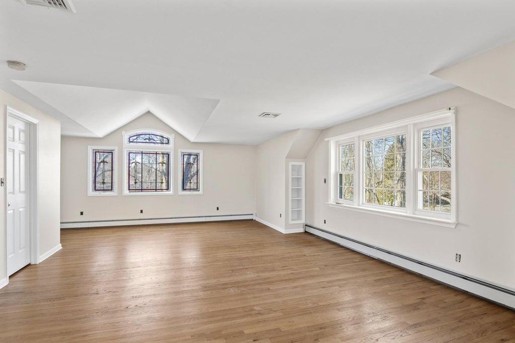 18 of 23 - 16 Russet Lane, Huntington, NY
