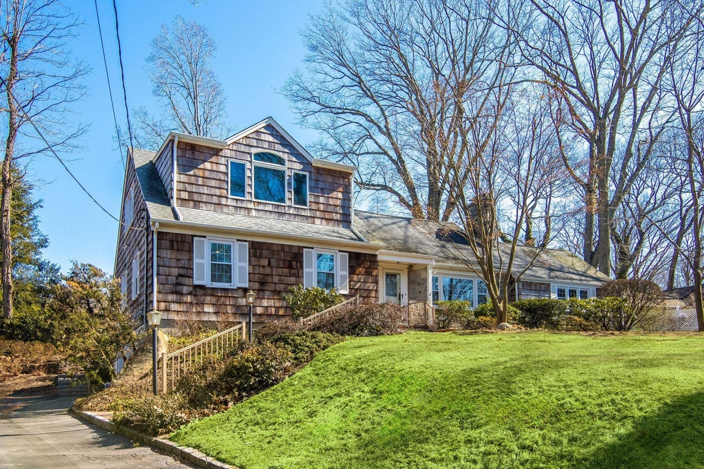 1 of 23 - 16 Russet Lane, Huntington, NY