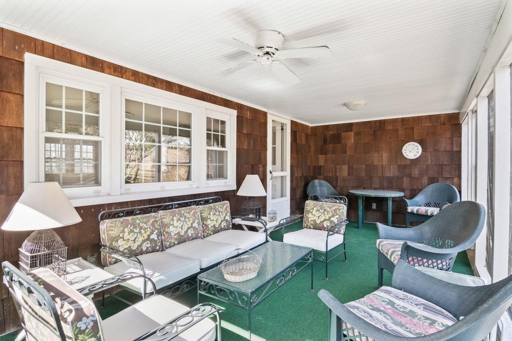 19 of 23 - 16 Russet Lane, Huntington, NY