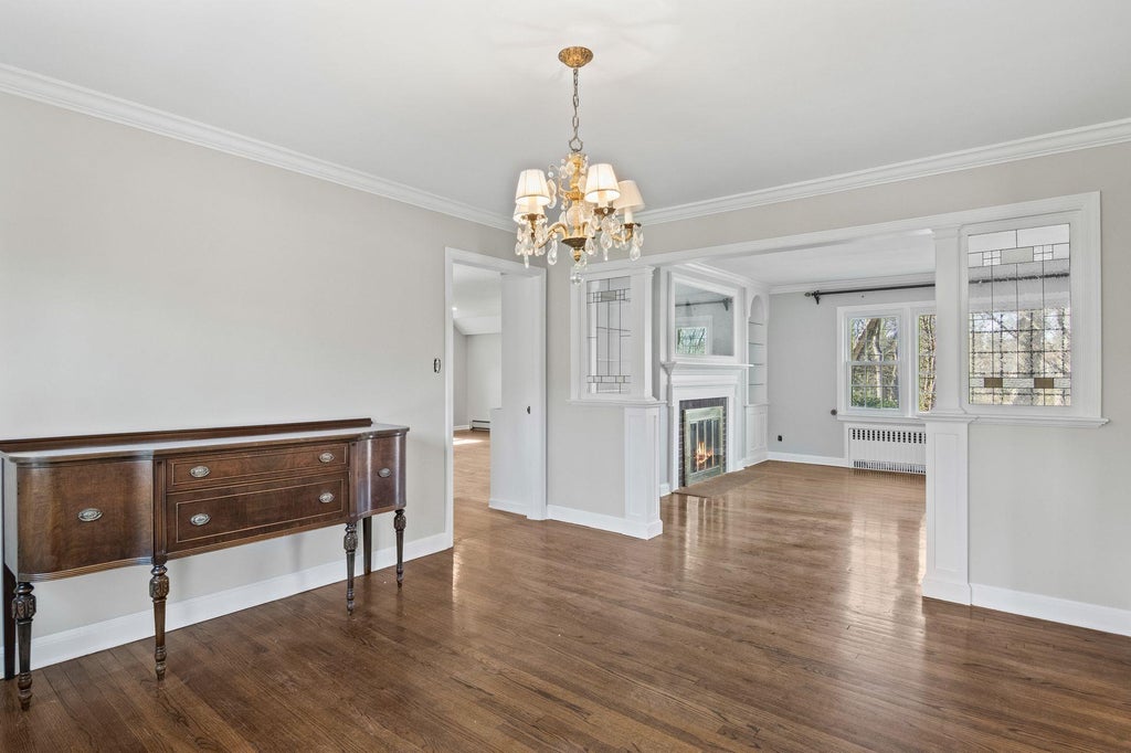4 of 23 - 16 Russet Lane, Huntington, NY