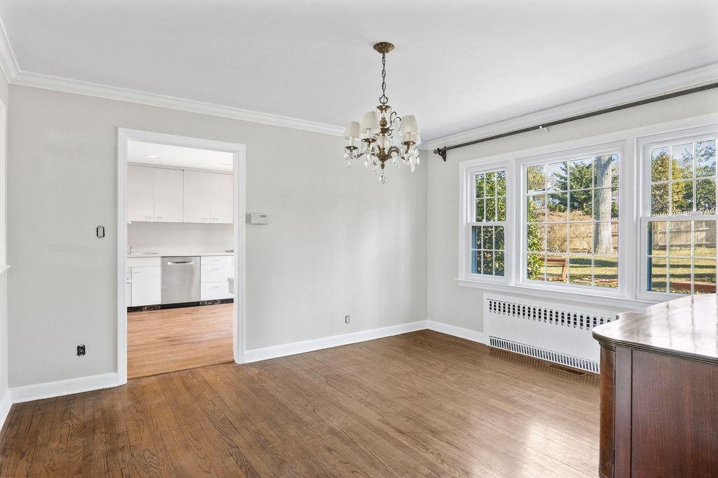 5 of 23 - 16 Russet Lane, Huntington, NY