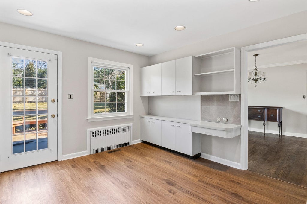 7 of 23 - 16 Russet Lane, Huntington, NY