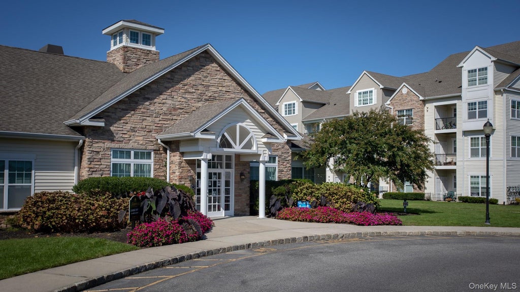 313 Charles Pond Drive # 313, Coram