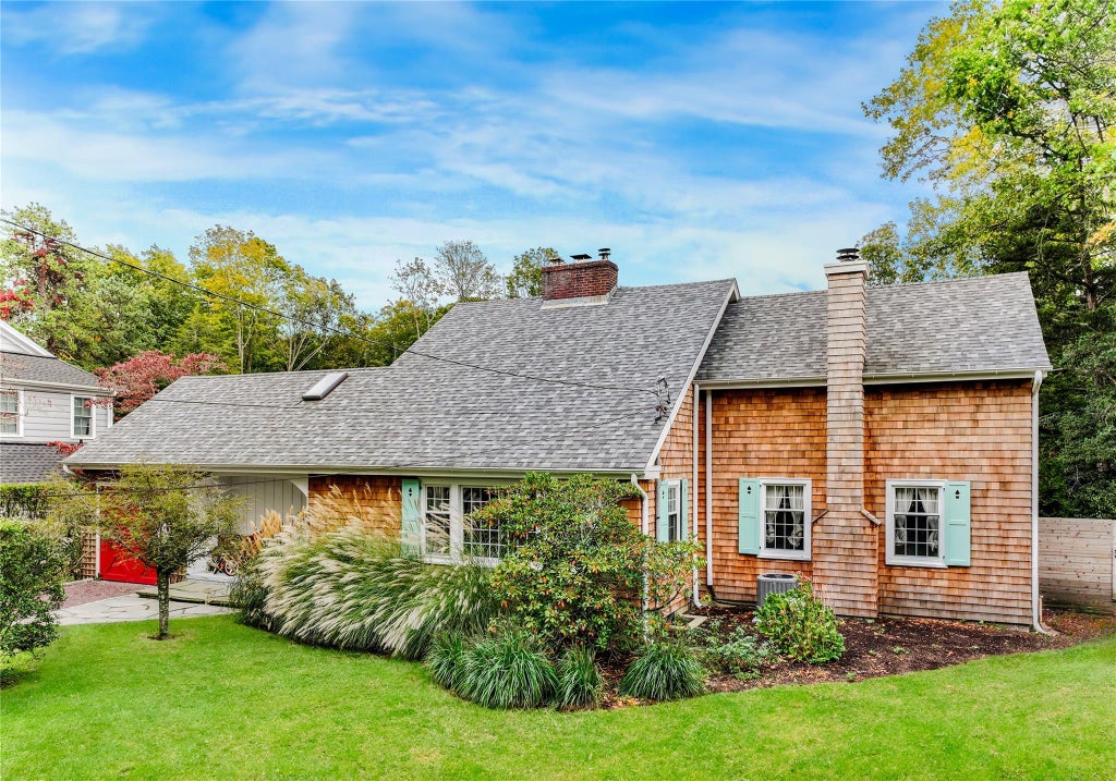 20 Livingston Road, Bellport Village