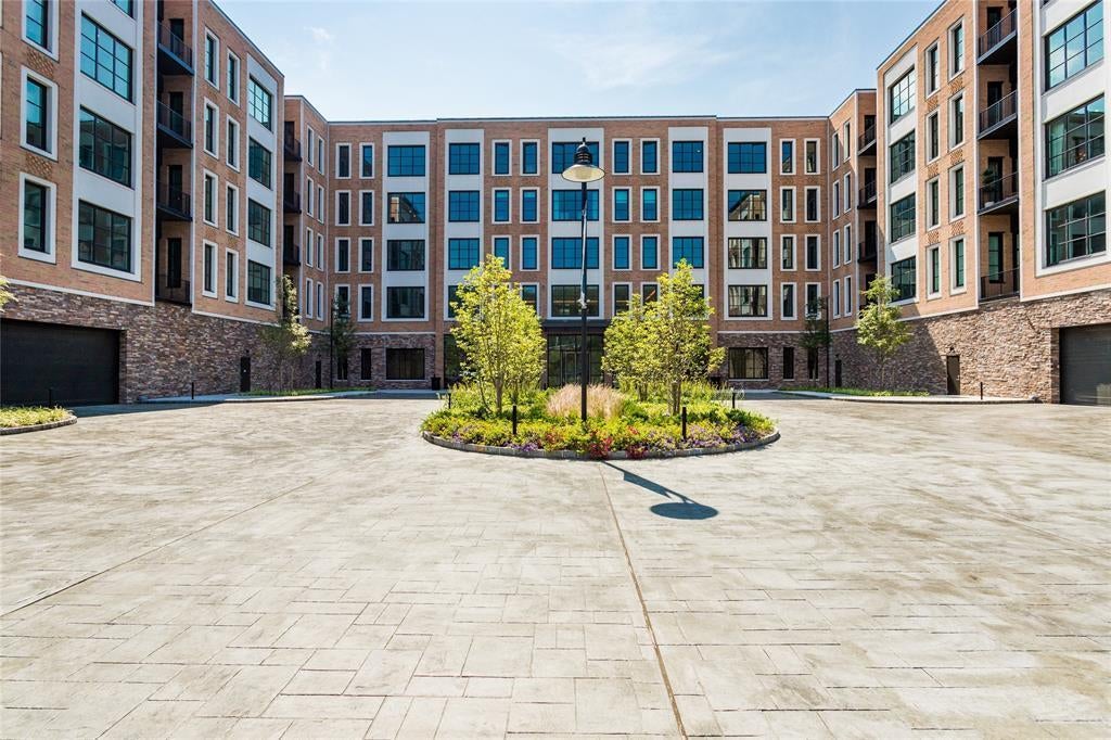 1 of 25 - 100 Garvies Point Road 1141, Glen Cove, NY
