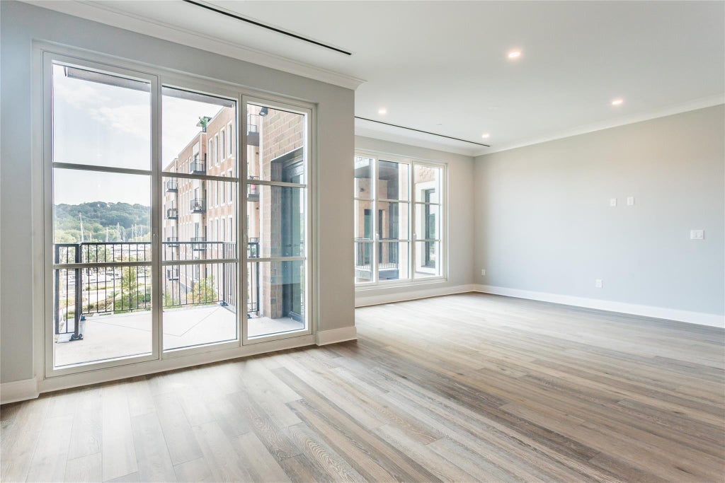 9 of 25 - 100 Garvies Point Road 1141, Glen Cove, NY
