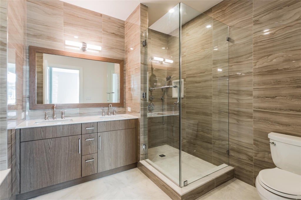 17 of 25 - 100 Garvies Point Road 1141, Glen Cove, NY