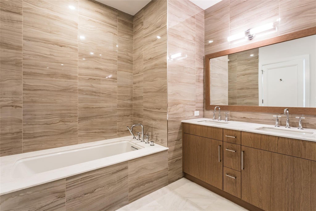 18 of 25 - 100 Garvies Point Road 1141, Glen Cove, NY