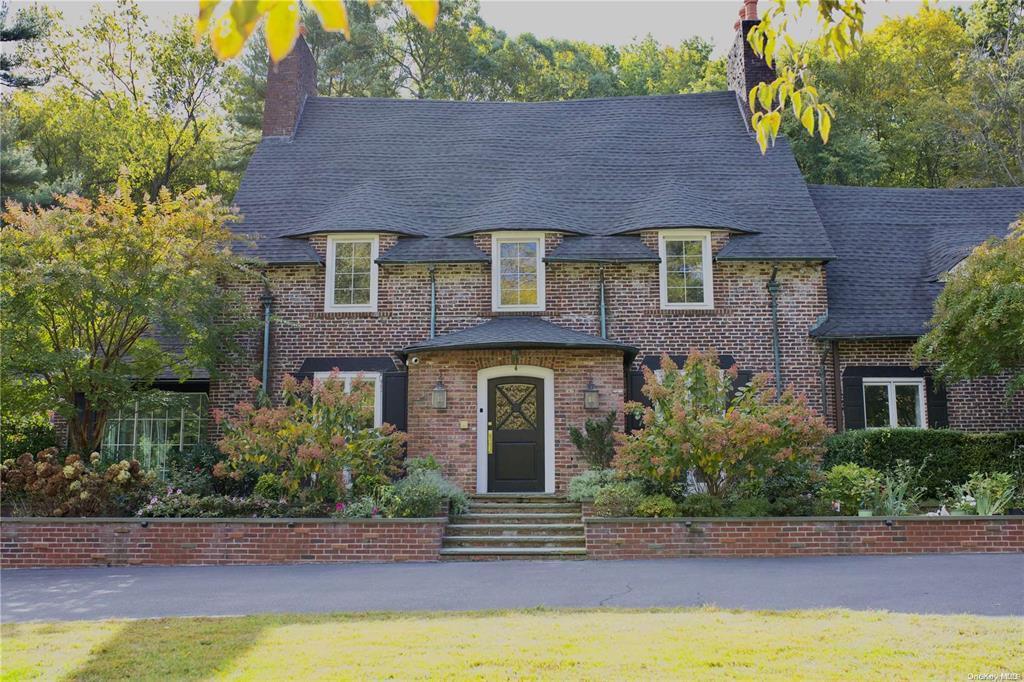 1 of 28 - 6 Frost Mill Road, Mill Neck, NY