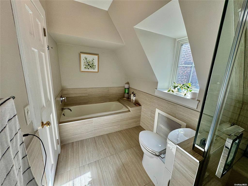 19 of 28 - 6 Frost Mill Road, Mill Neck, NY