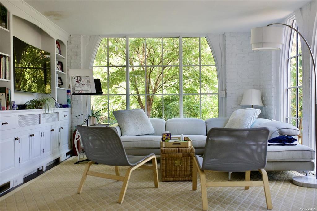 2 of 28 - 6 Frost Mill Road, Mill Neck, NY
