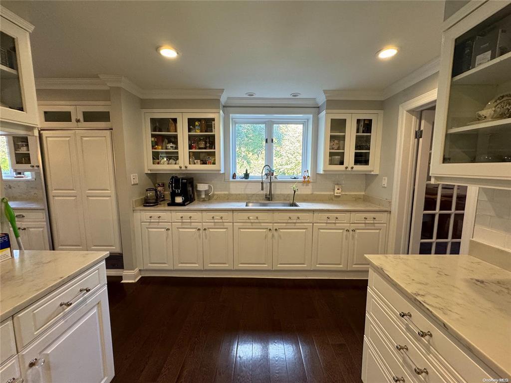 8 of 28 - 6 Frost Mill Road, Mill Neck, NY
