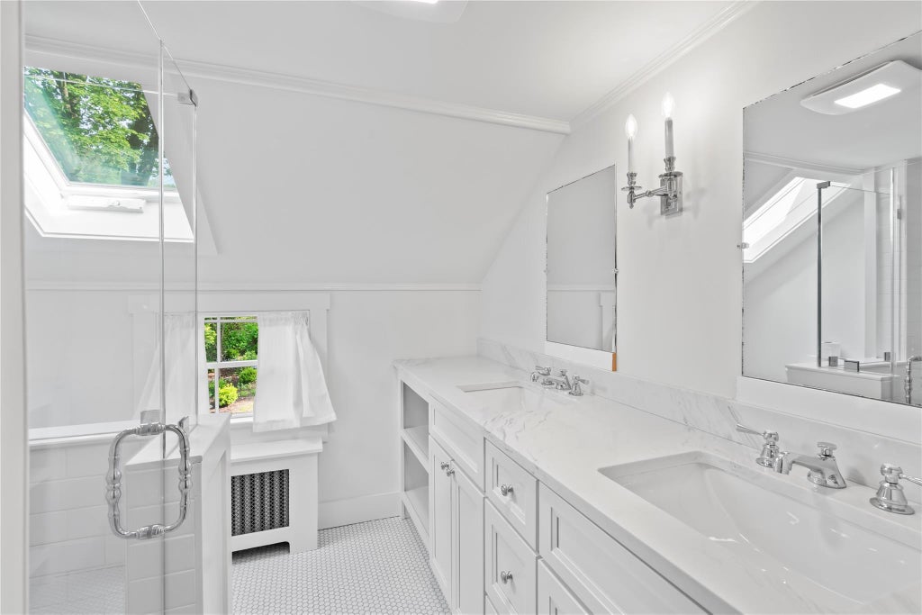 19 of 27 - 152 Main St., Cold Spring Harbor, NY