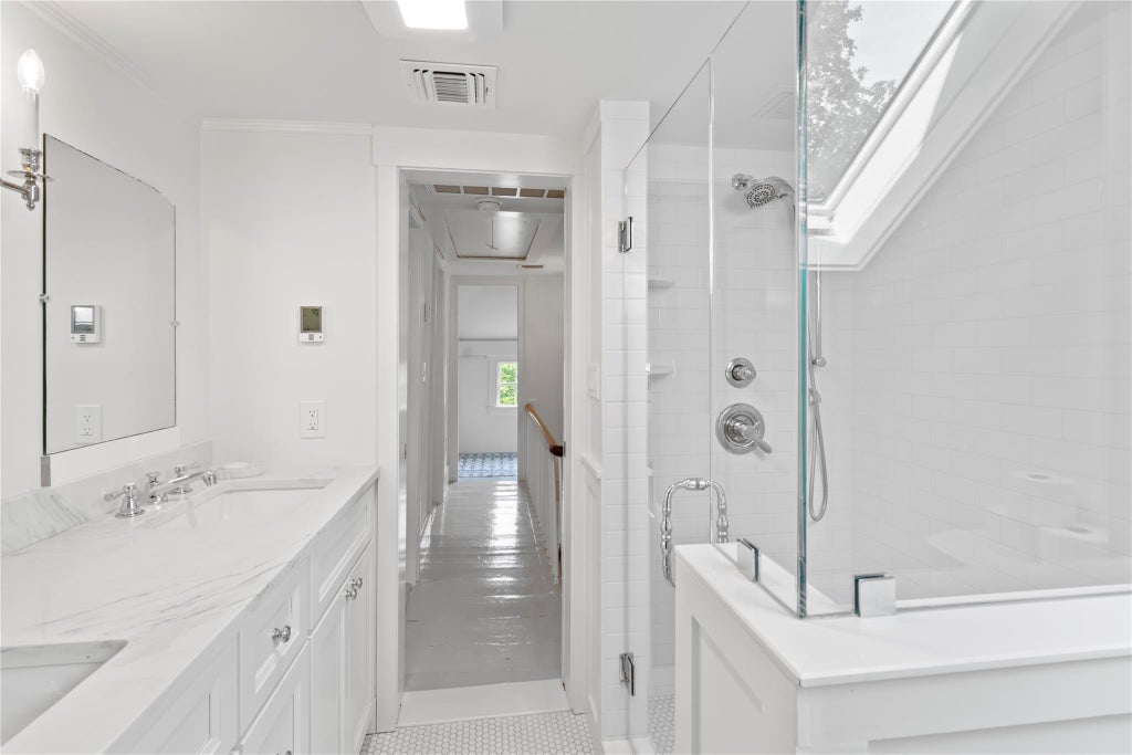 20 of 27 - 152 Main St., Cold Spring Harbor, NY