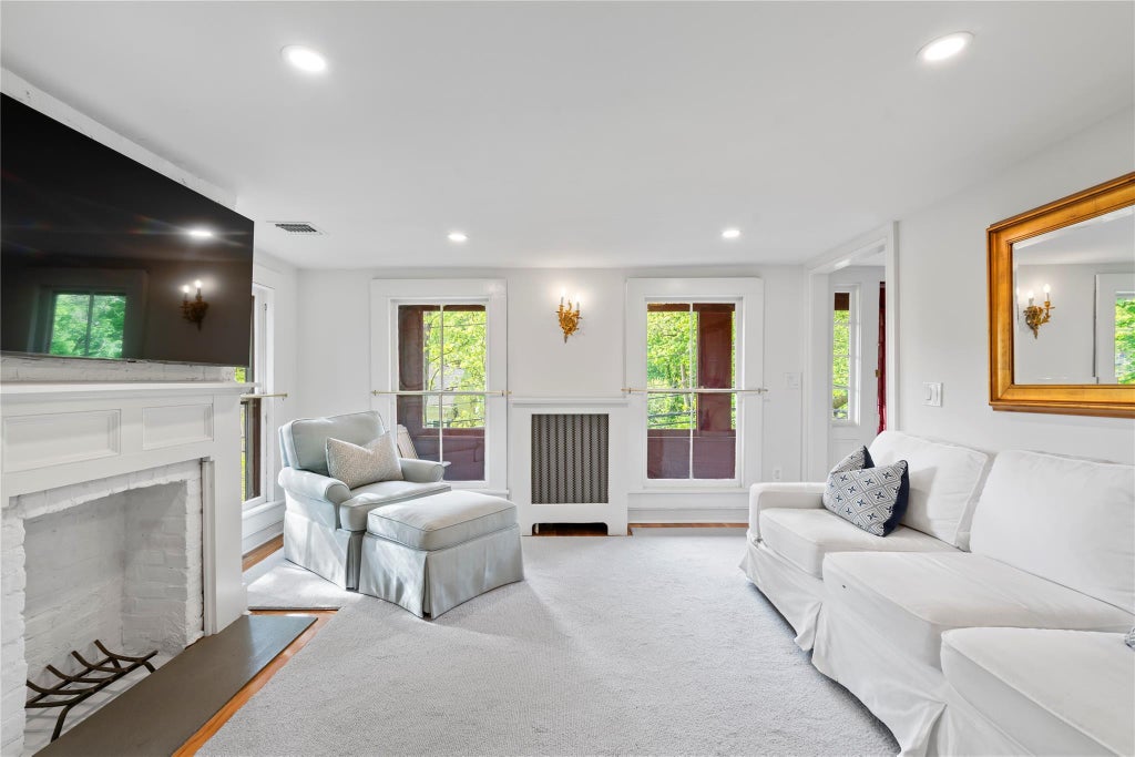 8 of 27 - 152 Main St., Cold Spring Harbor, NY