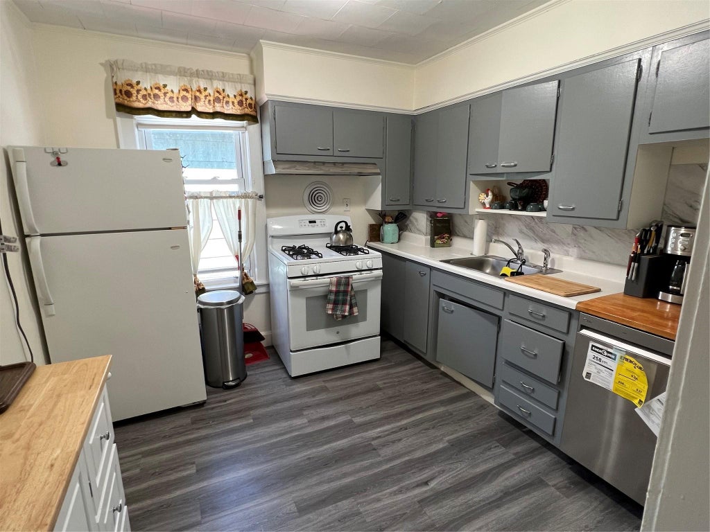 4 of 8 - 159-14 43rd Avenue # 2, Flushing, NY