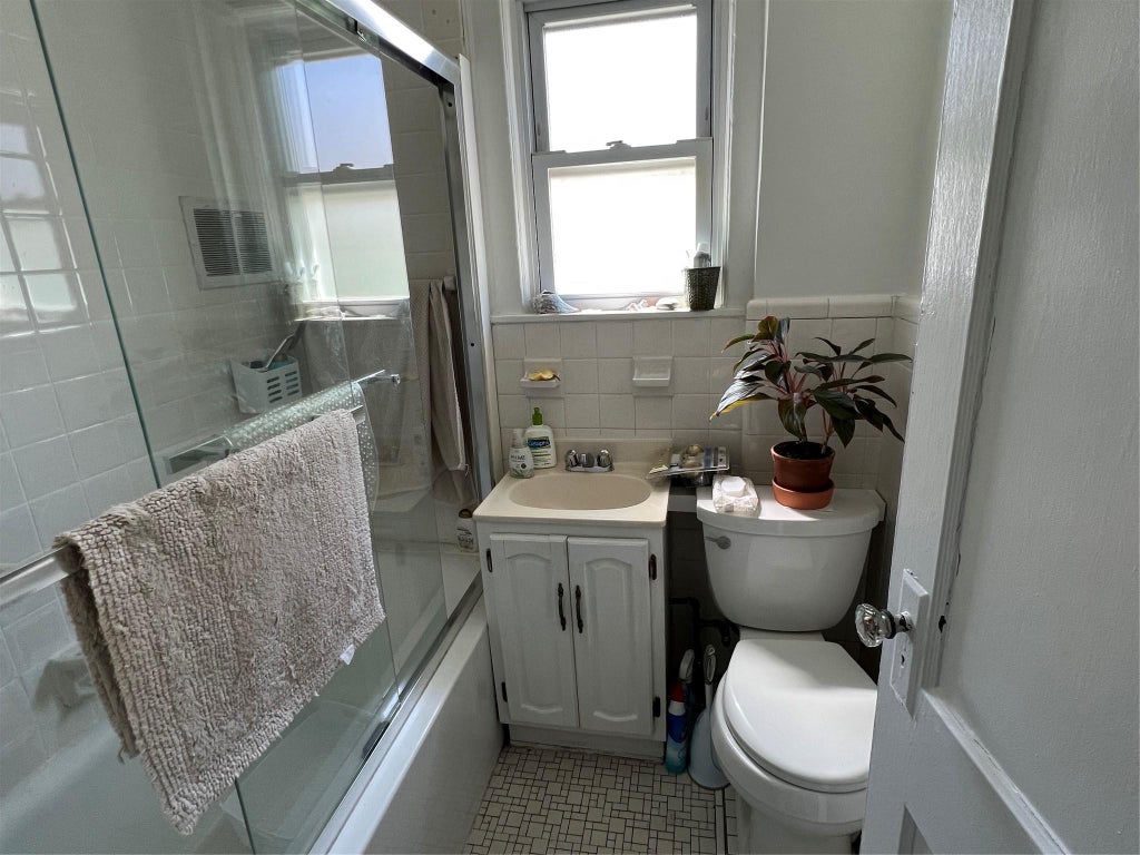 7 of 8 - 159-14 43rd Avenue # 2, Flushing, NY