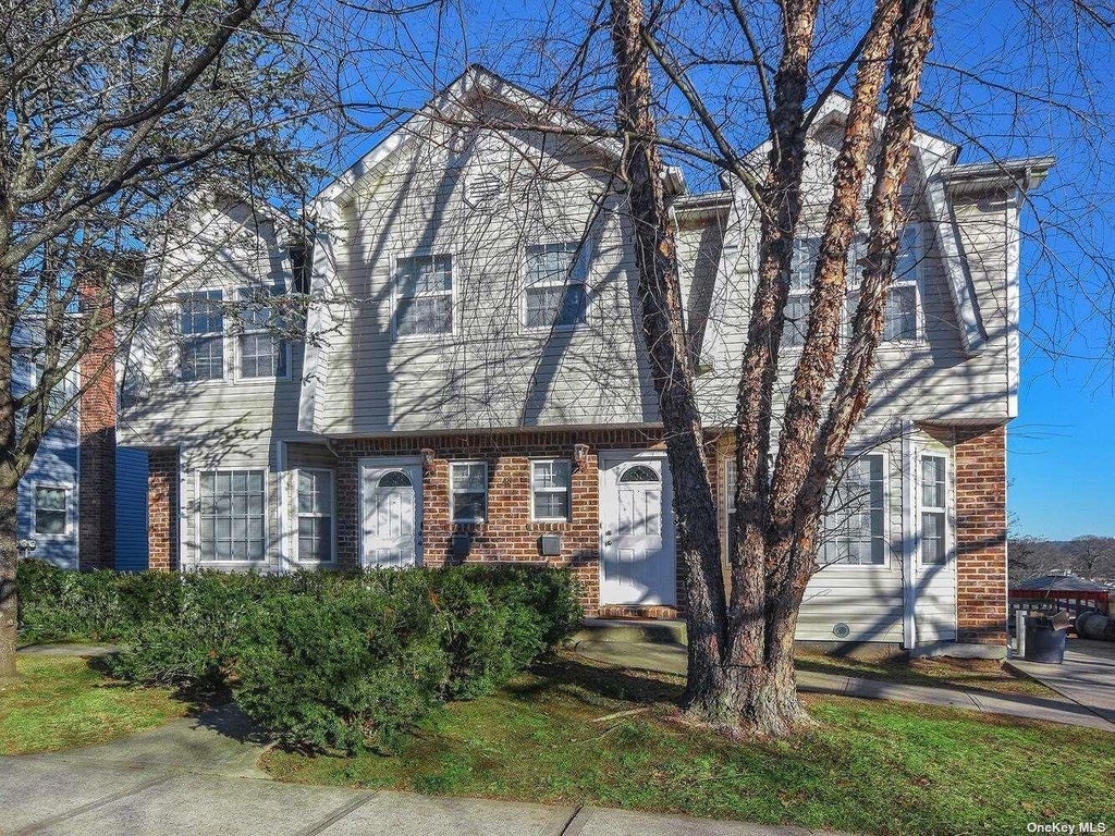 1 of 32 - 48b Marwood Road, Port Washington, NY