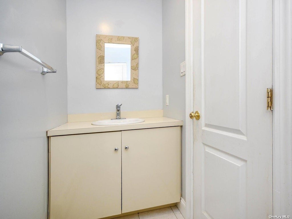 9 of 32 - 48b Marwood Road, Port Washington, NY