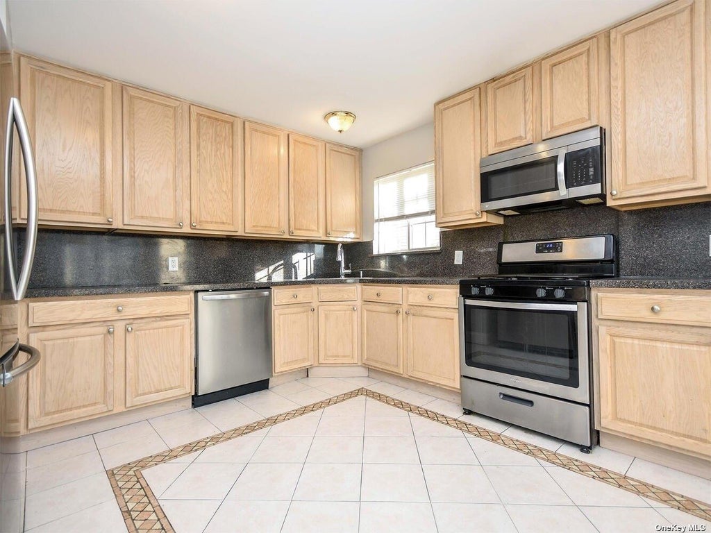 6 of 32 - 48b Marwood Road, Port Washington, NY