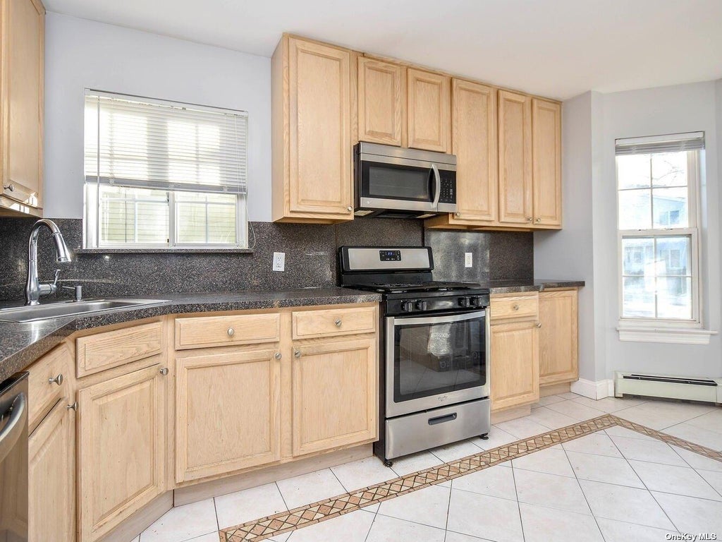 7 of 32 - 48b Marwood Road, Port Washington, NY