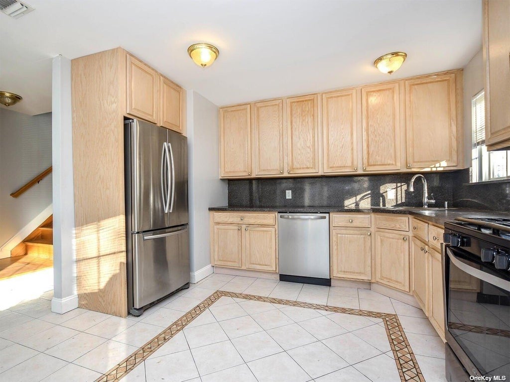 8 of 32 - 48b Marwood Road, Port Washington, NY