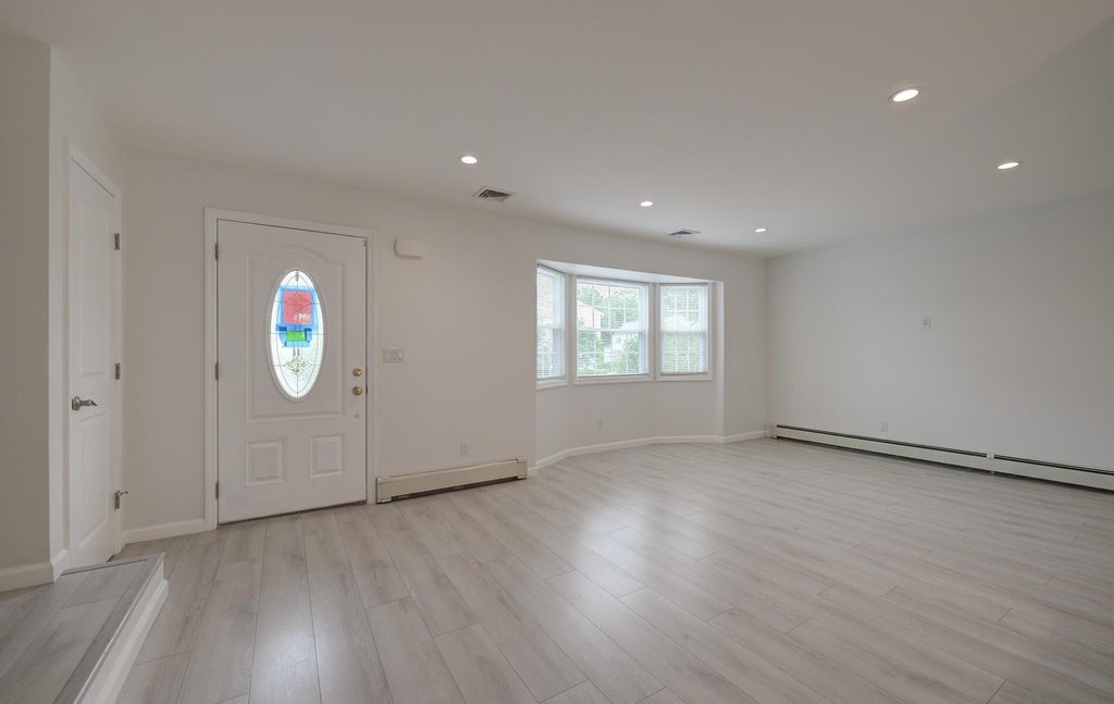 1 of 24 - 3 Dartmouth Drive # 3, Glen Cove, NY