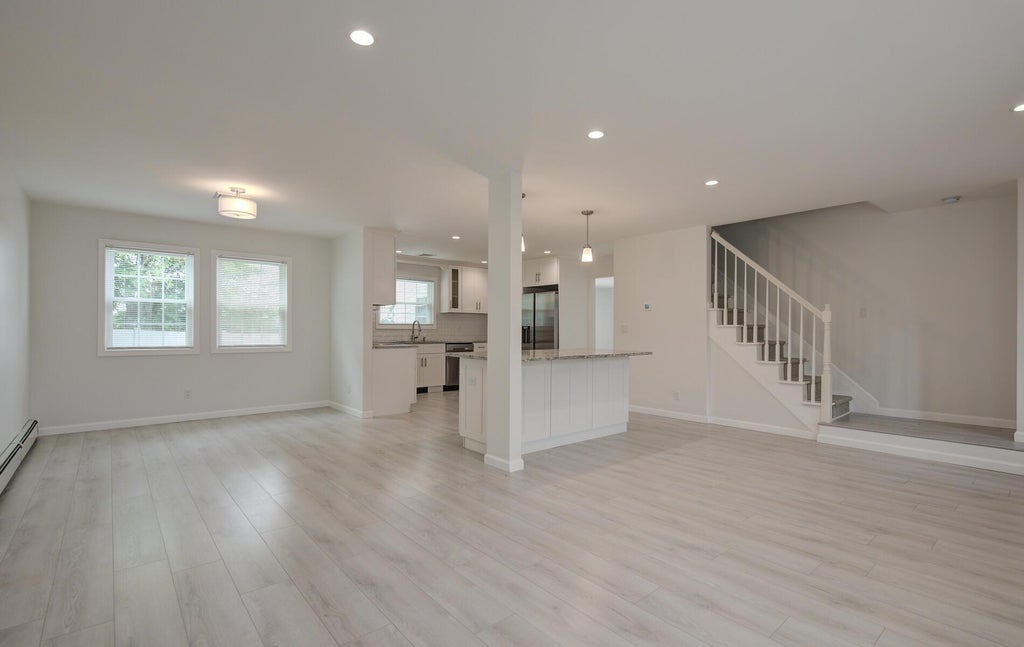 3 of 24 - 3 Dartmouth Drive # 3, Glen Cove, NY