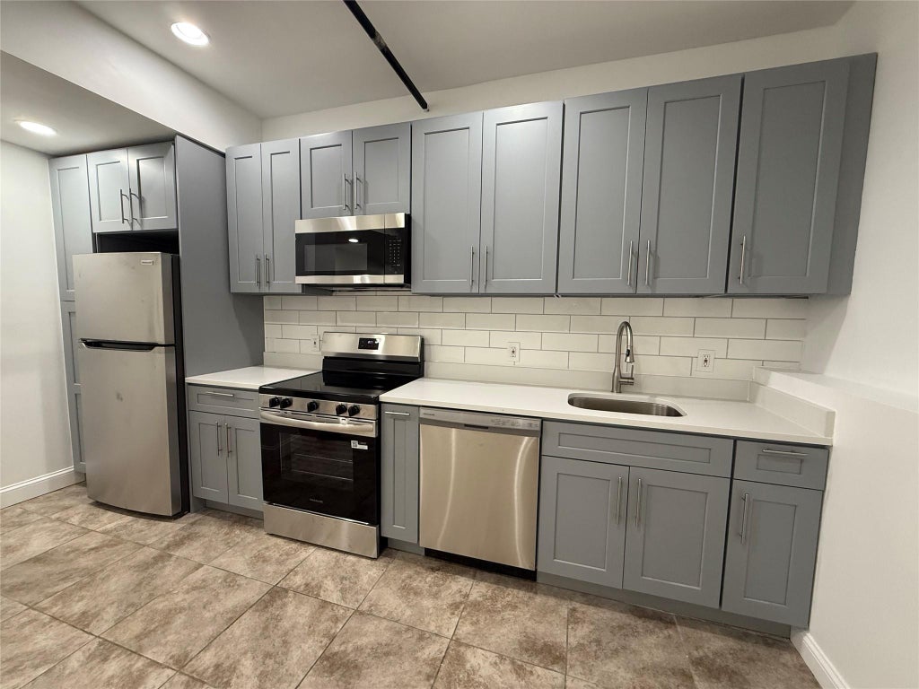 1 of 6 - 94 4th Avenue # 107, Bay Shore, NY