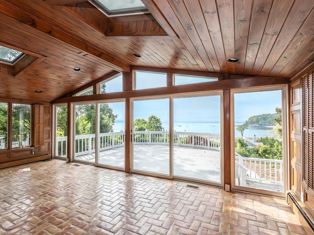 9 of 31 - 38 Prospect Avenue, Sea Cliff, NY