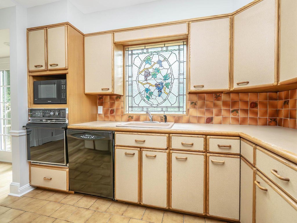 15 of 31 - 38 Prospect Avenue, Sea Cliff, NY