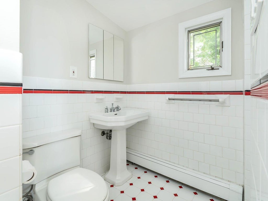 28 of 31 - 38 Prospect Avenue, Sea Cliff, NY