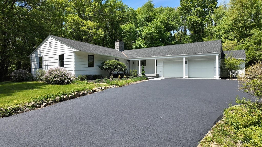 1 of 19 - 471a Woodbury Road, Cold Spring Harbor, NY